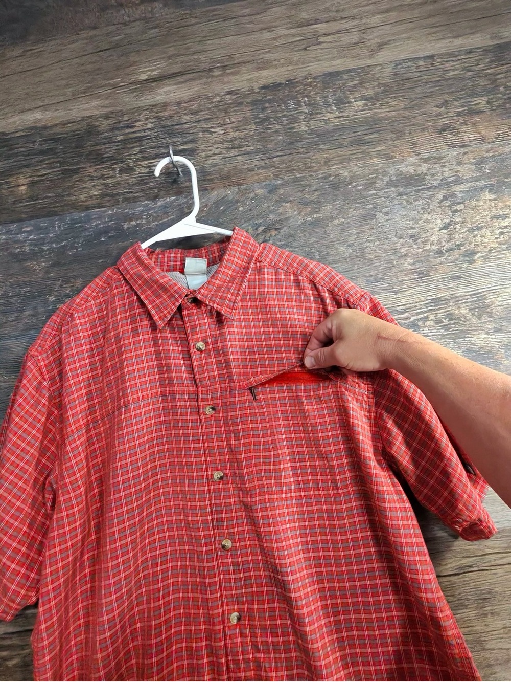 The North Face Men's Red Plaid Short-Sleeve Button-Down Shirt - Picture 7 of 9